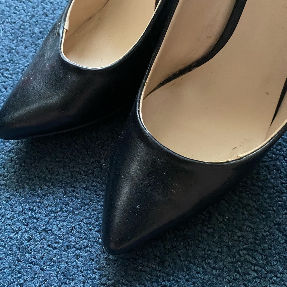Delicious Black Pointed Toe Pumps - Picture 2 of 7